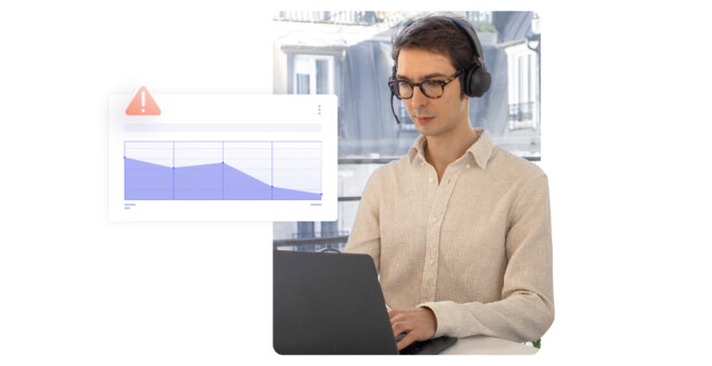 Un agente de centro de contacto concentrado, y a su izquierda un preview del gráfico mostrando las estadísticas para call center con una alerta.